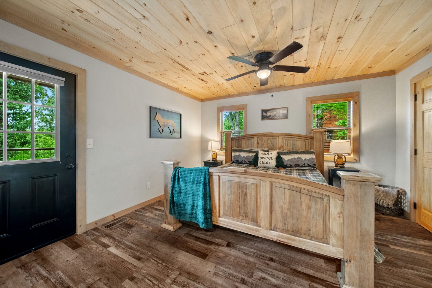Gorgeous Cabin with Game Room & Hot Tub near Downtown Pigeon Forge, Tennessee