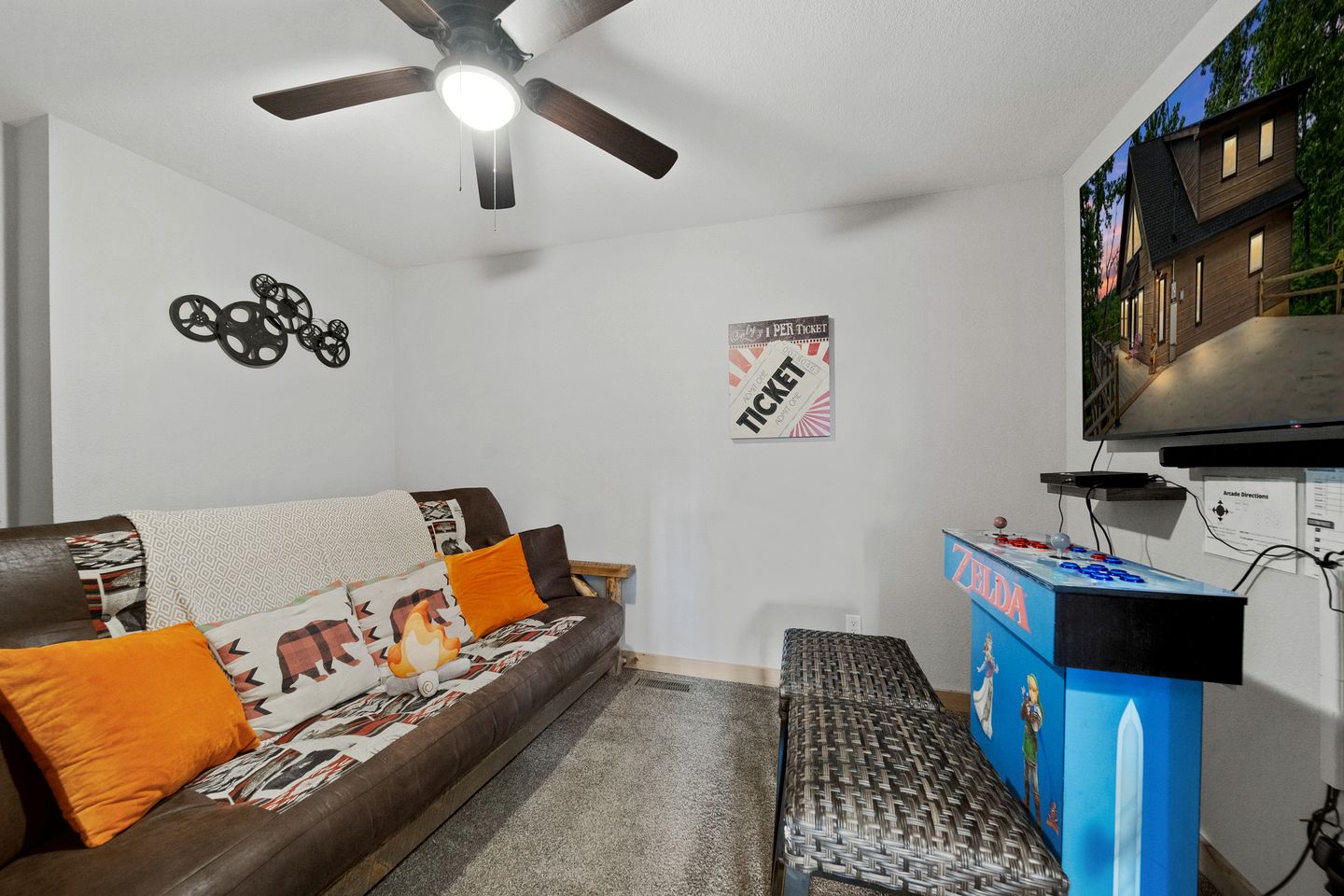 Gorgeous Cabin with Game Room & Hot Tub near Downtown Pigeon Forge, Tennessee