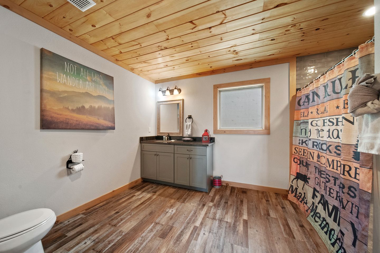 Gorgeous Cabin with Game Room & Hot Tub near Downtown Pigeon Forge, Tennessee