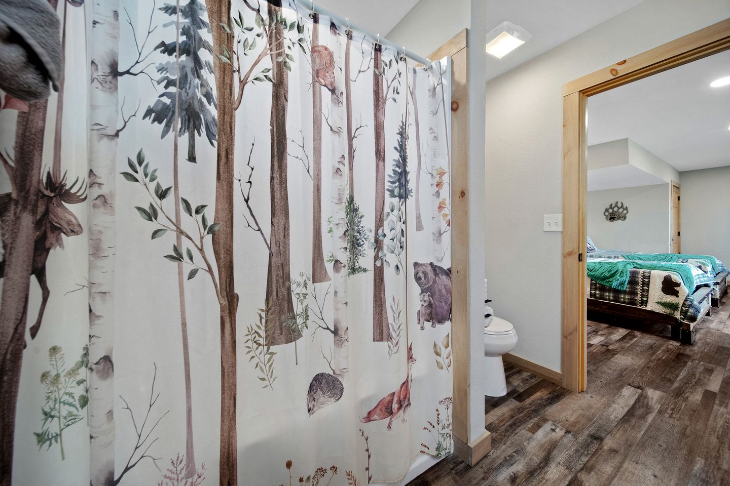 Gorgeous Cabin with Game Room & Hot Tub near Downtown Pigeon Forge, Tennessee