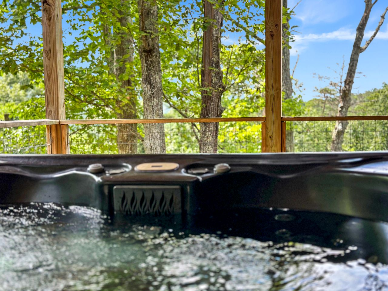 Gorgeous Cabin with Game Room & Hot Tub near Downtown Pigeon Forge, Tennessee