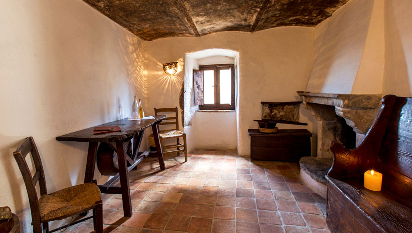 Roomy Luxury Suite Accommodation with Cozy Fireplace near Pescara, Italy