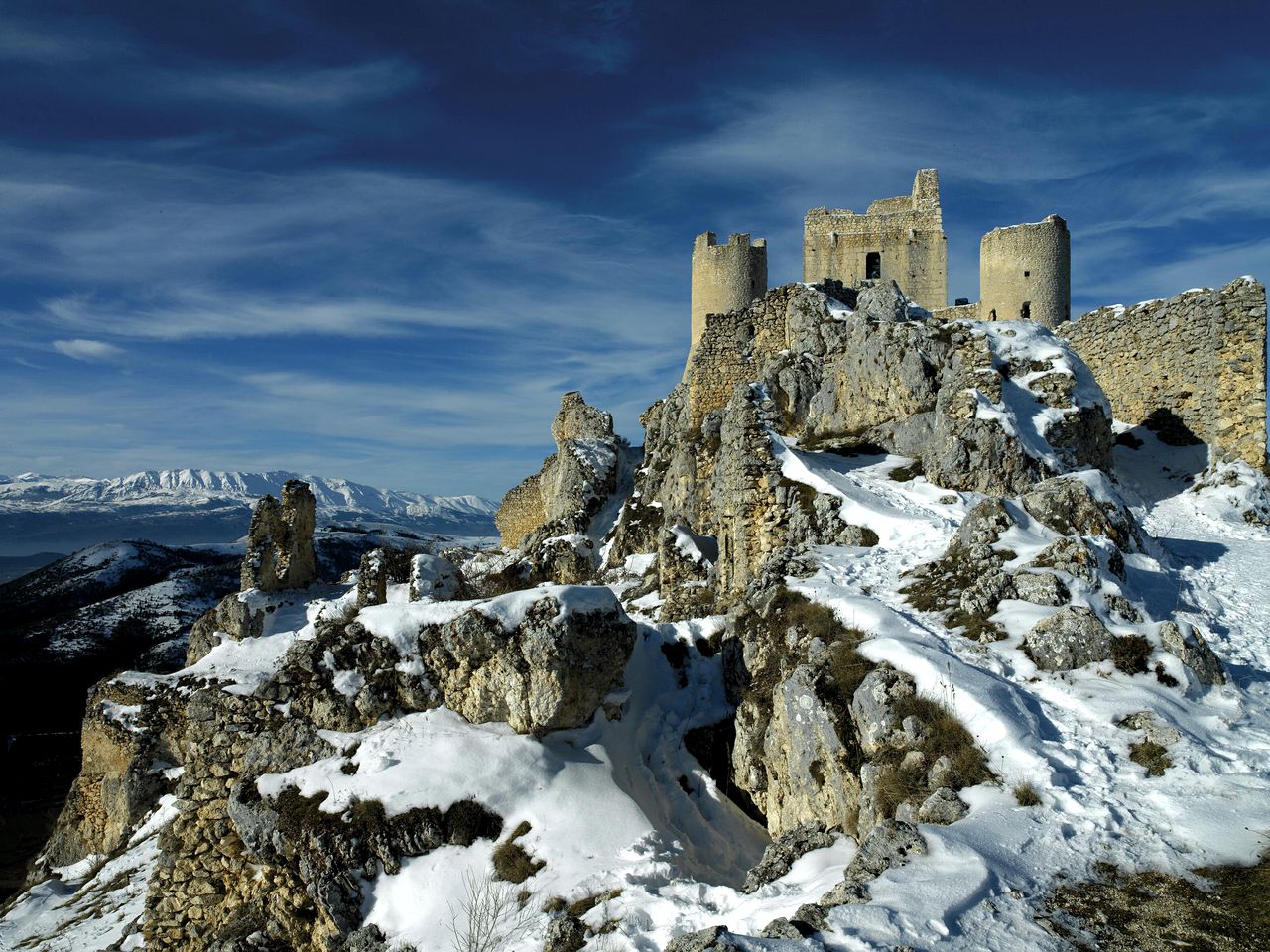 Cozy Suite Rental in Medieval Village in Abruzzo Countryside, Italy