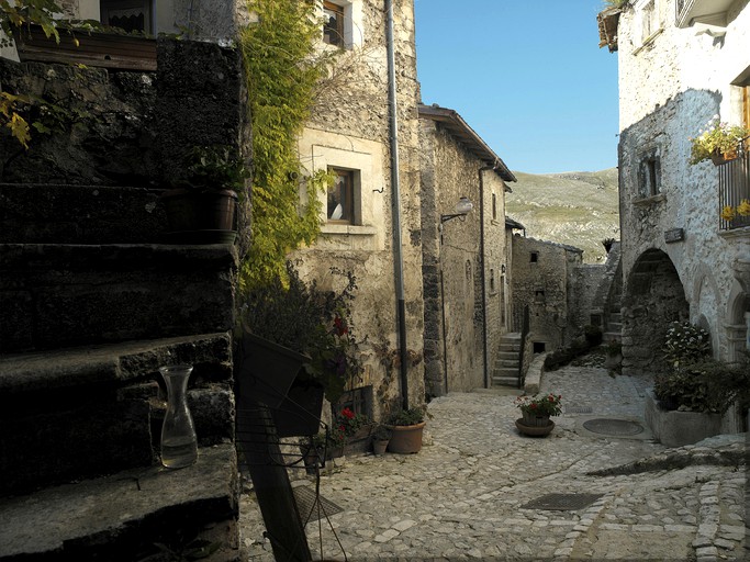 Nature Lodges (Santo Stefano di Sessanio, Abruzzo, Italy)