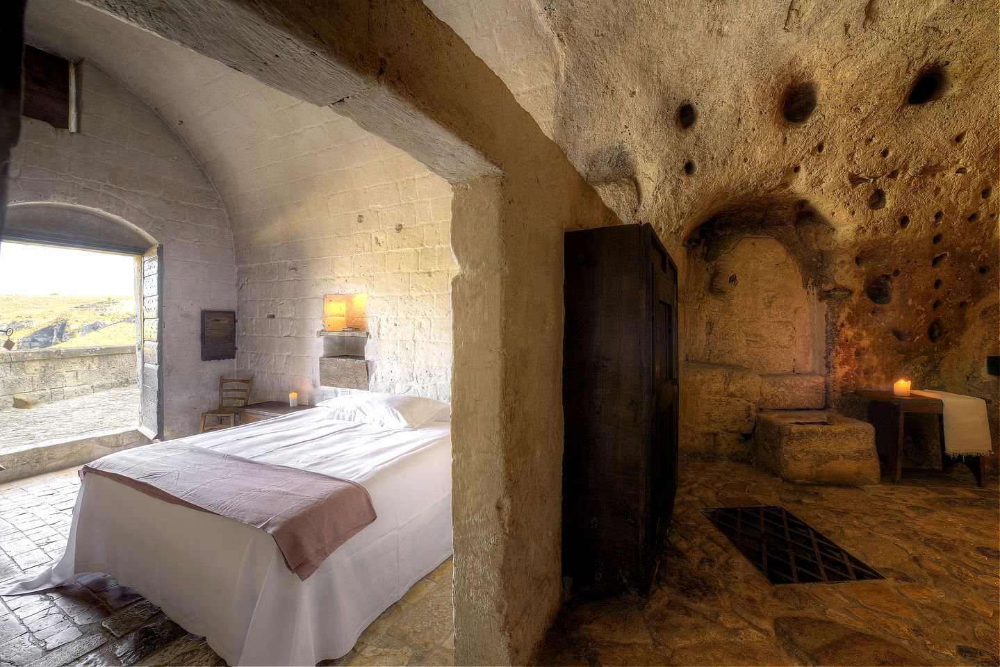 Unique Cave Accommodation with a Luxury Bathroom In Matera, Italy