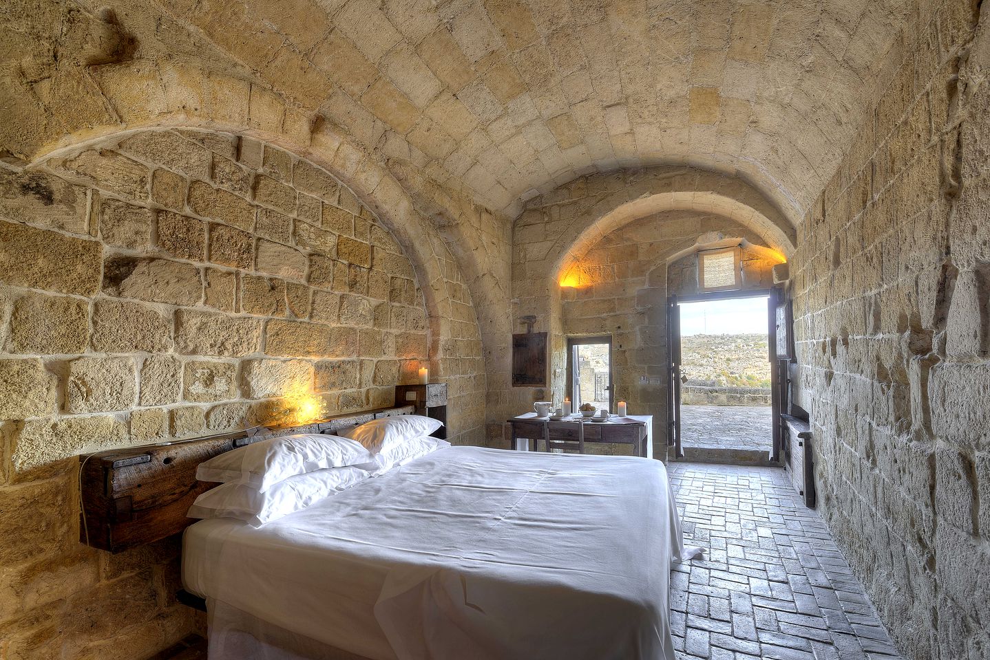 Impressive Cave Holiday Rental with Luxury Bathtub in Southern Italy