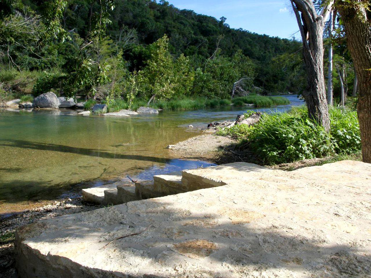Shade Ranch Luxury Home on the Blanco River, Villas, Wimberley