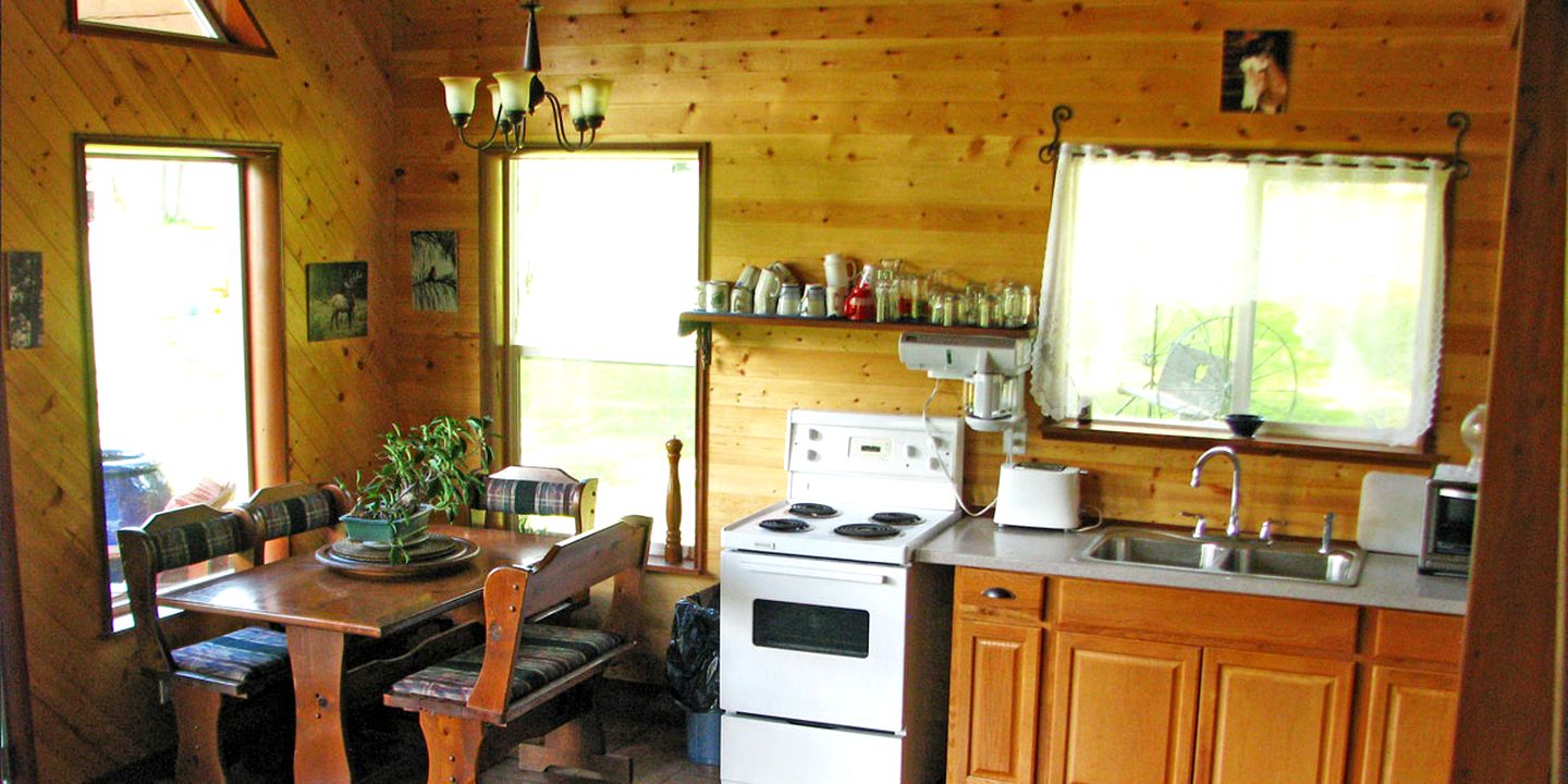 Peaceful Cabin Rental on Kootenay Lake in British Columbia