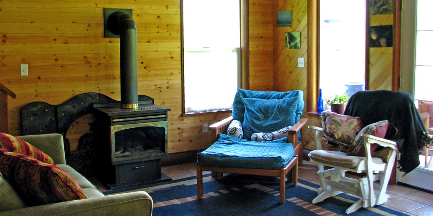 Peaceful Cabin Rental on Kootenay Lake in British Columbia