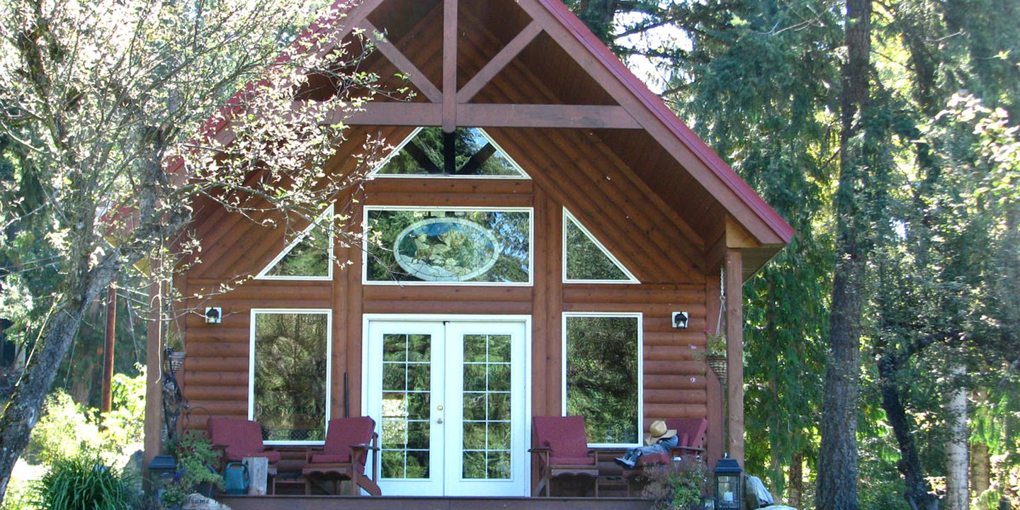 Peaceful Cabin Rental on Kootenay Lake in British Columbia