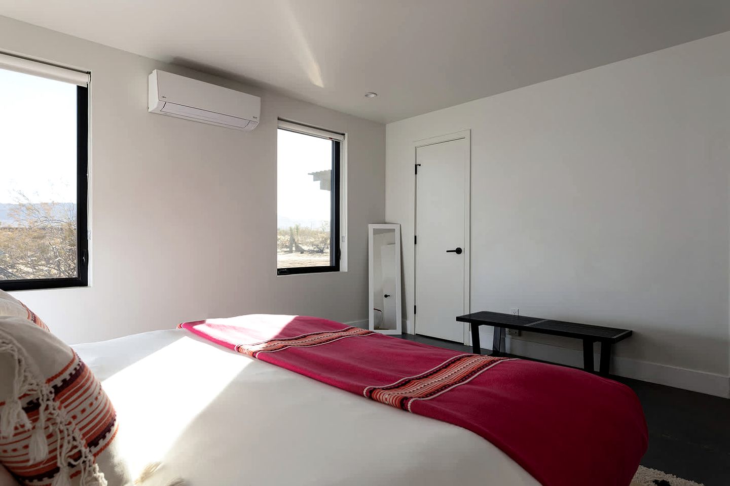 Stunning Vacation Rental with Hot-tub and Fire place in Joshua Tree, California