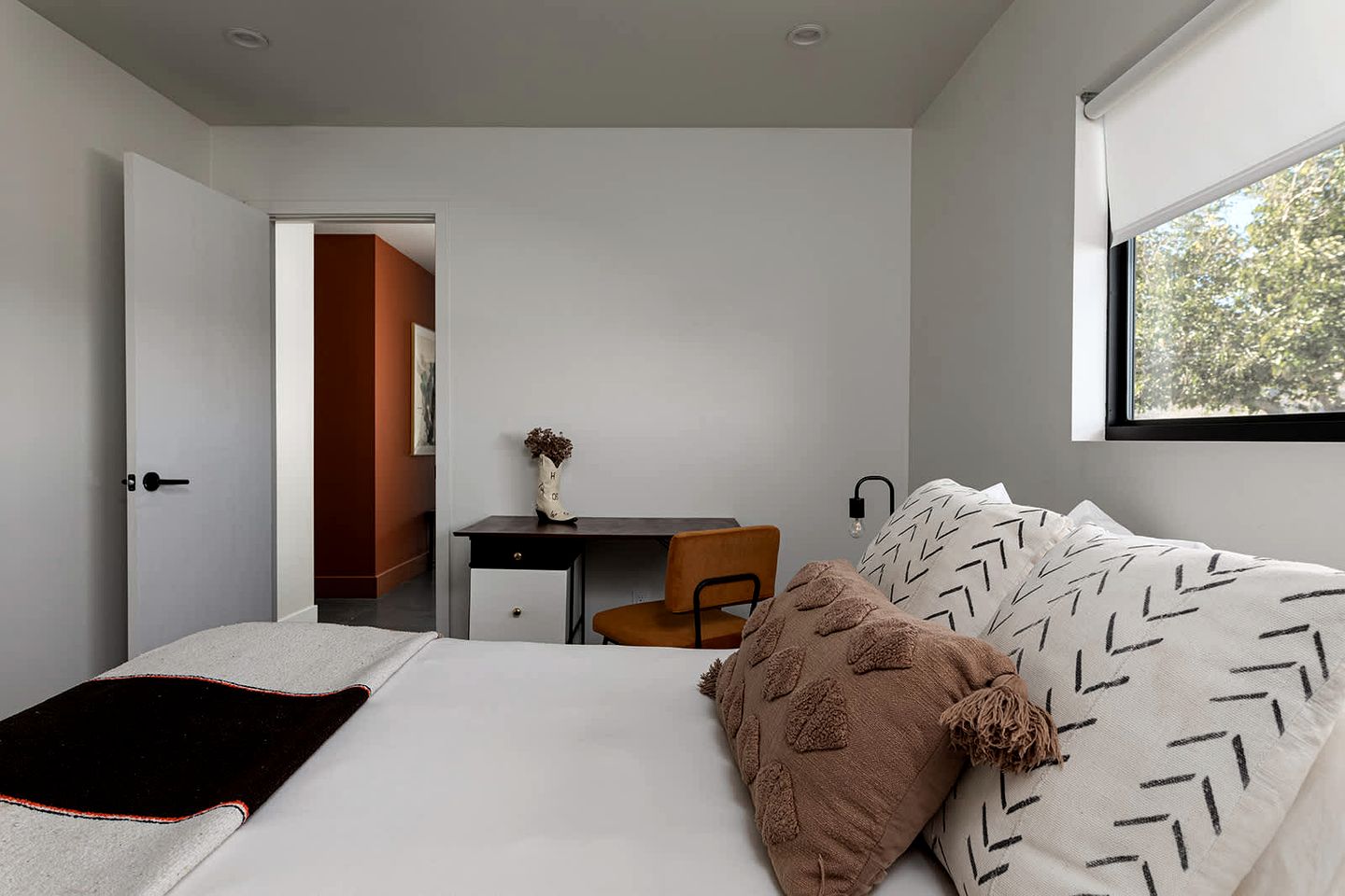 Stunning Vacation Rental with Hot-tub and Fire place in Joshua Tree, California