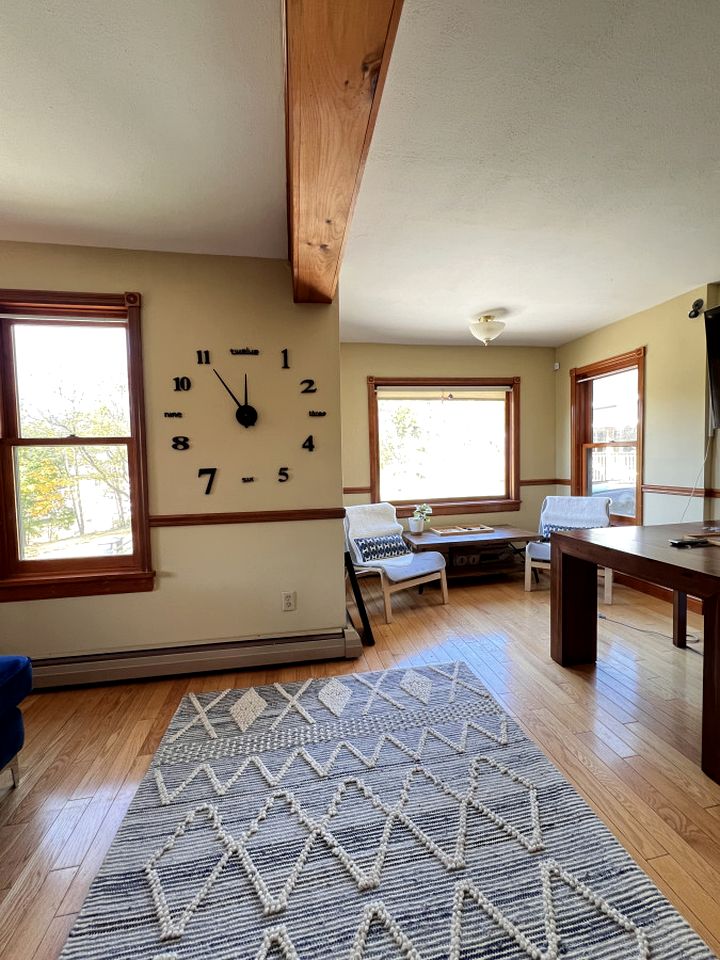 Spacious Wooden Cabin with Pool Table and Air Hockey Table in Vermont