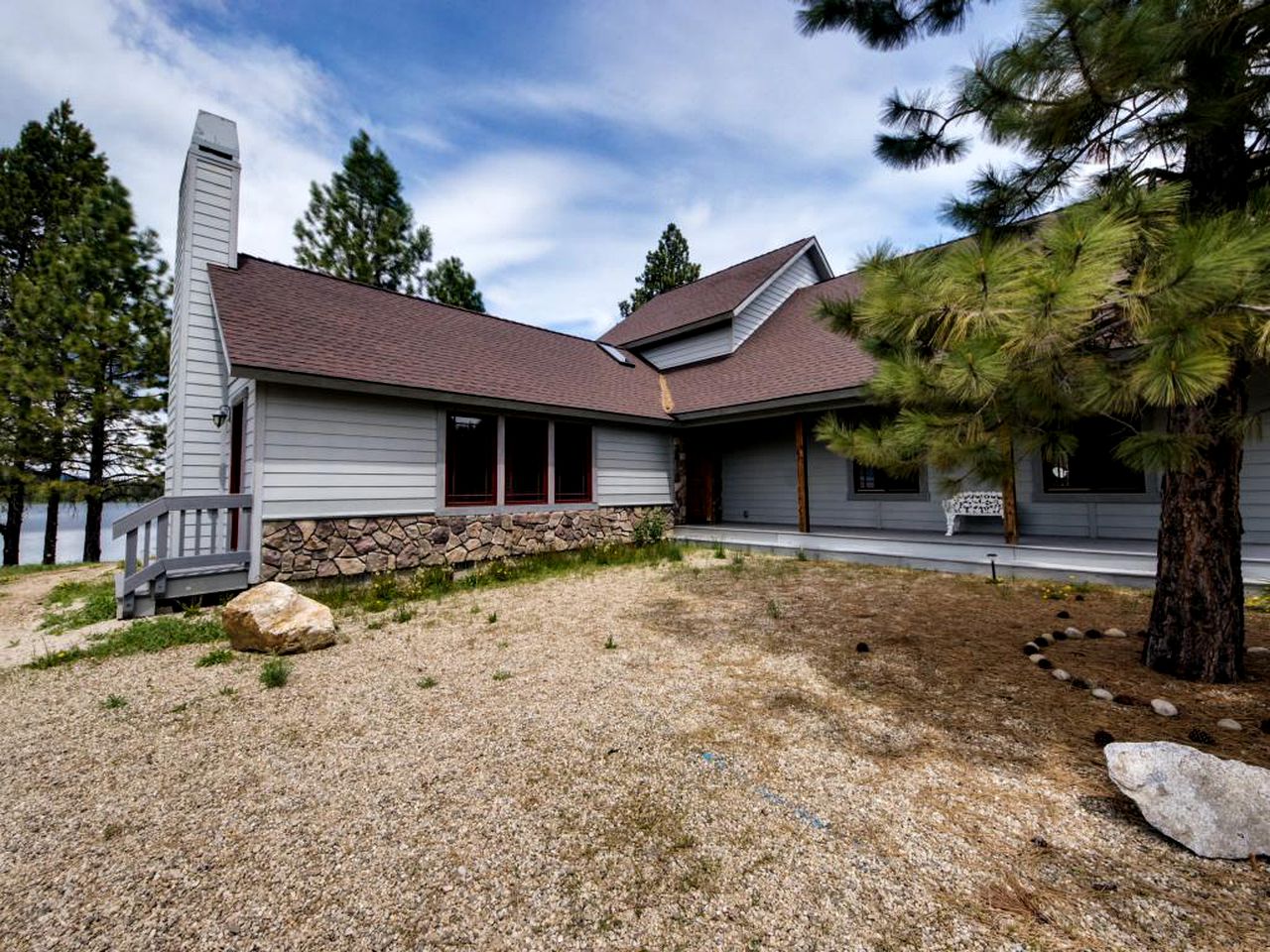 Lakefront Cabin near Donnelly in Idaho