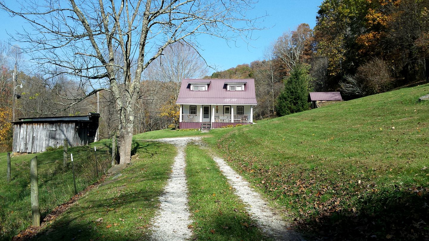 Cozy Five-Person Cottage for Weekend Getaway in Jackson County, Kentucky