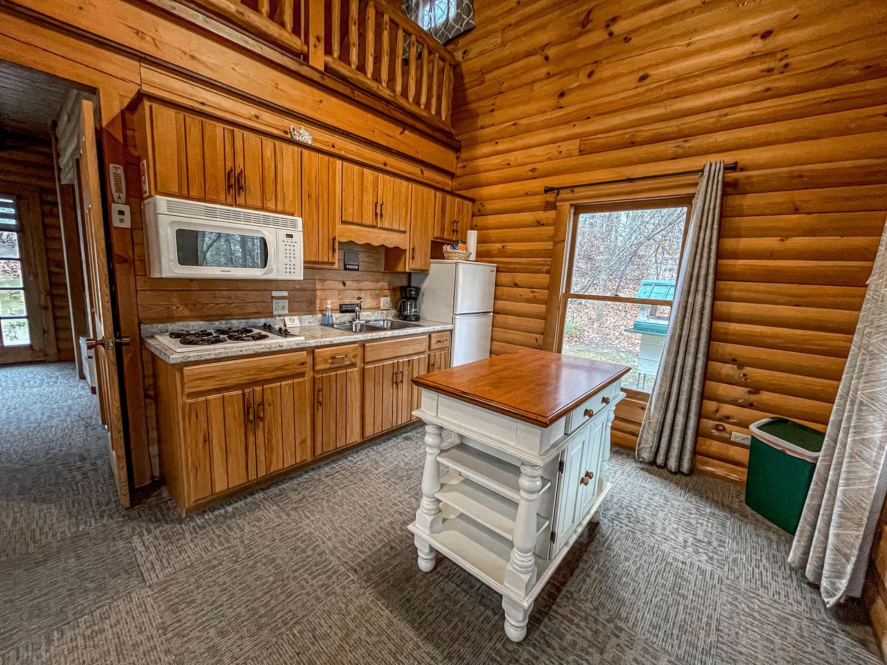 Charming Cabin Ideal for a Romantic Escape in Ohio