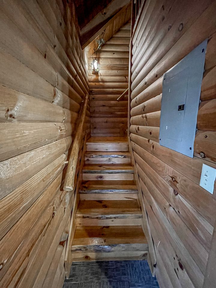 Charming Cabin Ideal for a Romantic Escape in Ohio