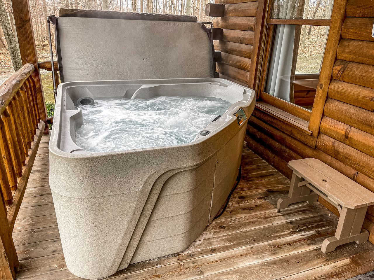 Charming Cabin Ideal for a Romantic Escape in Ohio
