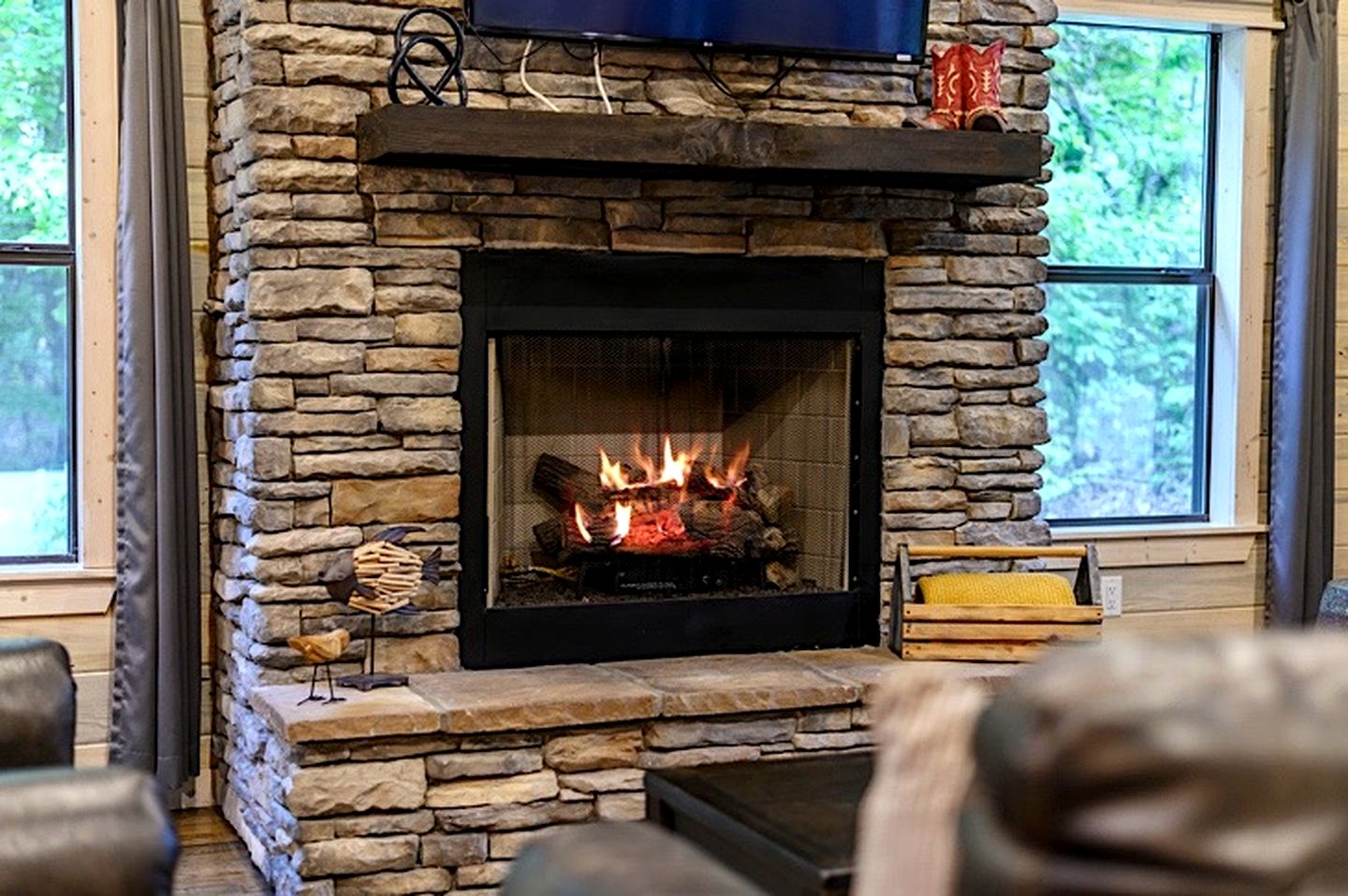 Cozy Pine Retreat Cabin with Luxury Comfort in Broken Bow, Oklahoma