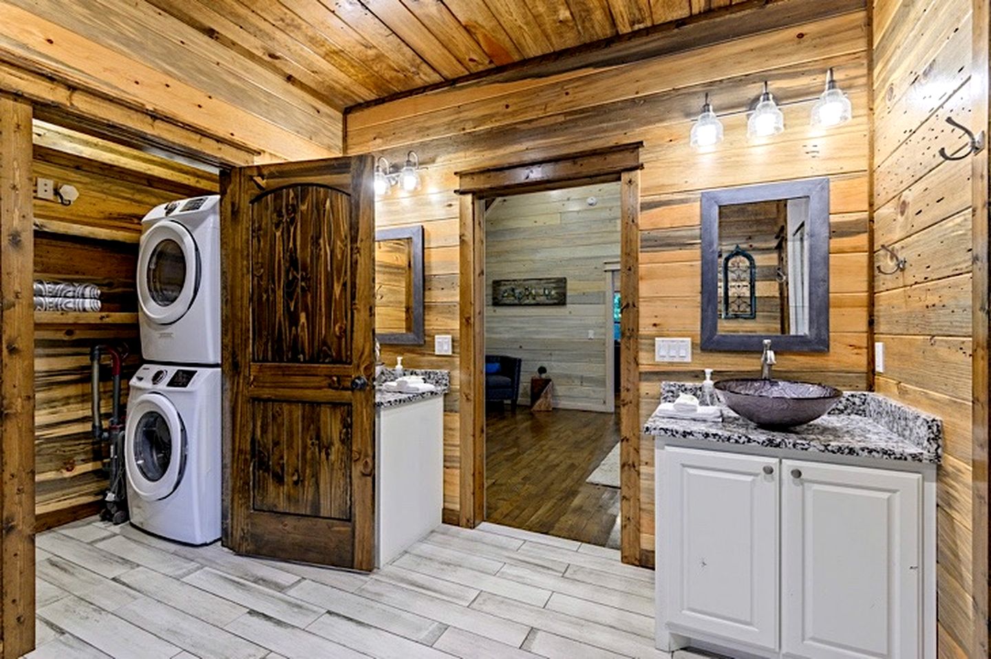 Cozy Pine Retreat Cabin with Luxury Comfort in Broken Bow, Oklahoma