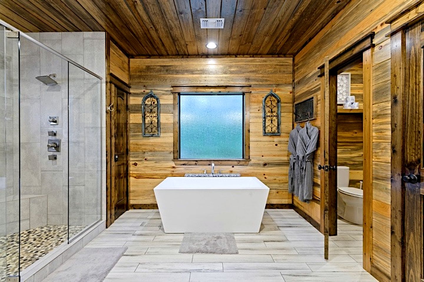 Cozy Pine Retreat Cabin with Luxury Comfort in Broken Bow, Oklahoma