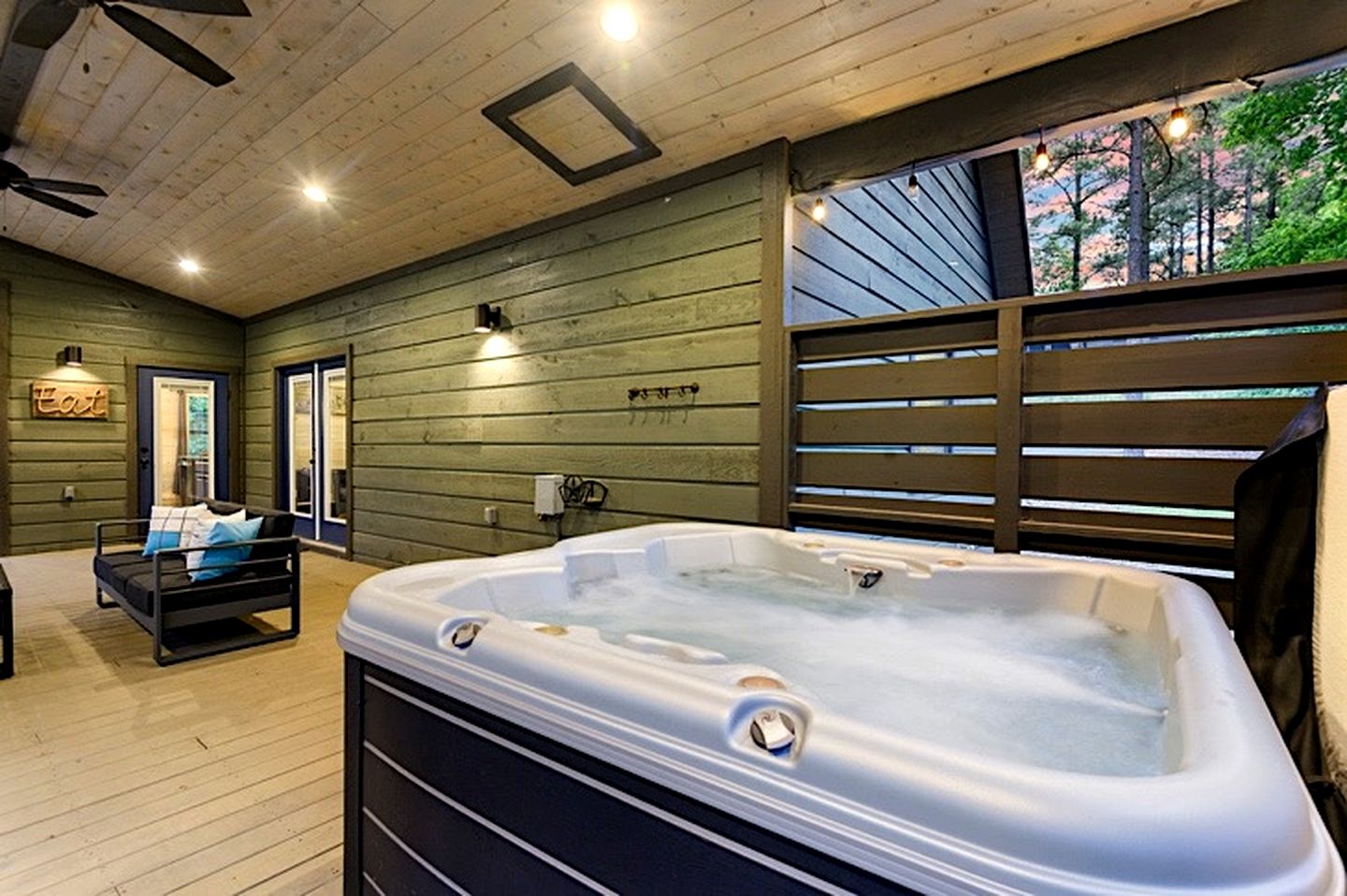 Cozy Pine Retreat Cabin with Luxury Comfort in Broken Bow, Oklahoma