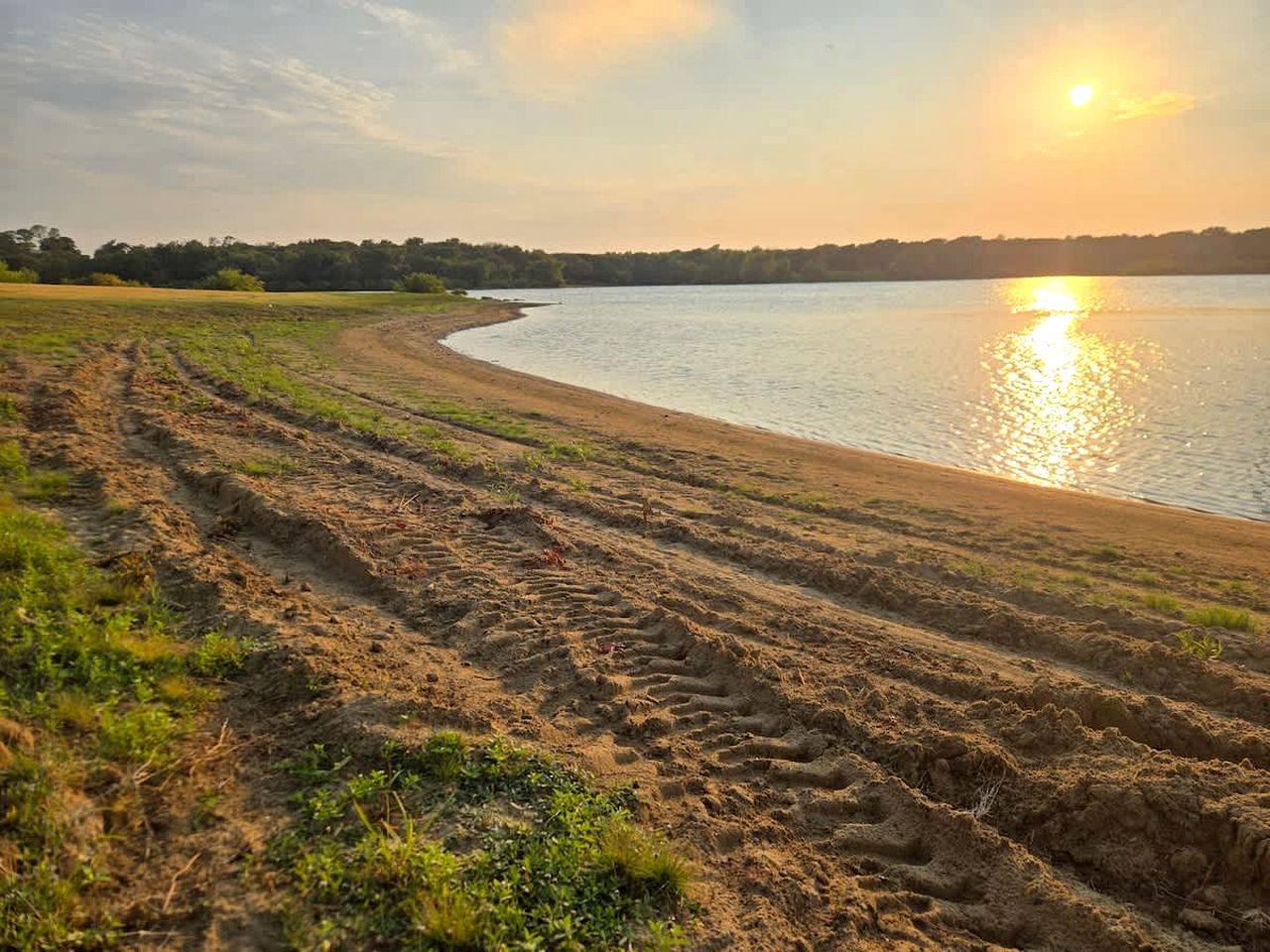 Scenic Waterfront Getaway Retreat with Private Lake Access Near The Cove, Little Elm TX