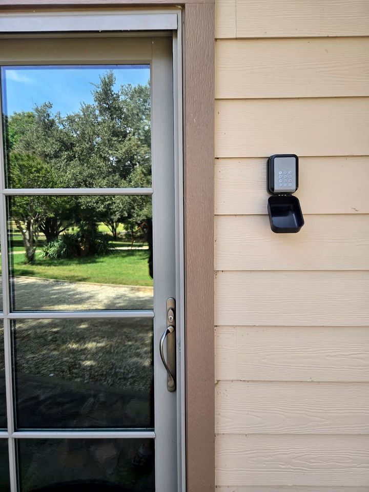 Scenic Waterfront Getaway Retreat with Private Lake Access Near The Cove, Little Elm TX