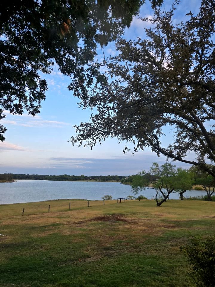 Scenic Waterfront Getaway Retreat with Private Lake Access Near The Cove, Little Elm TX