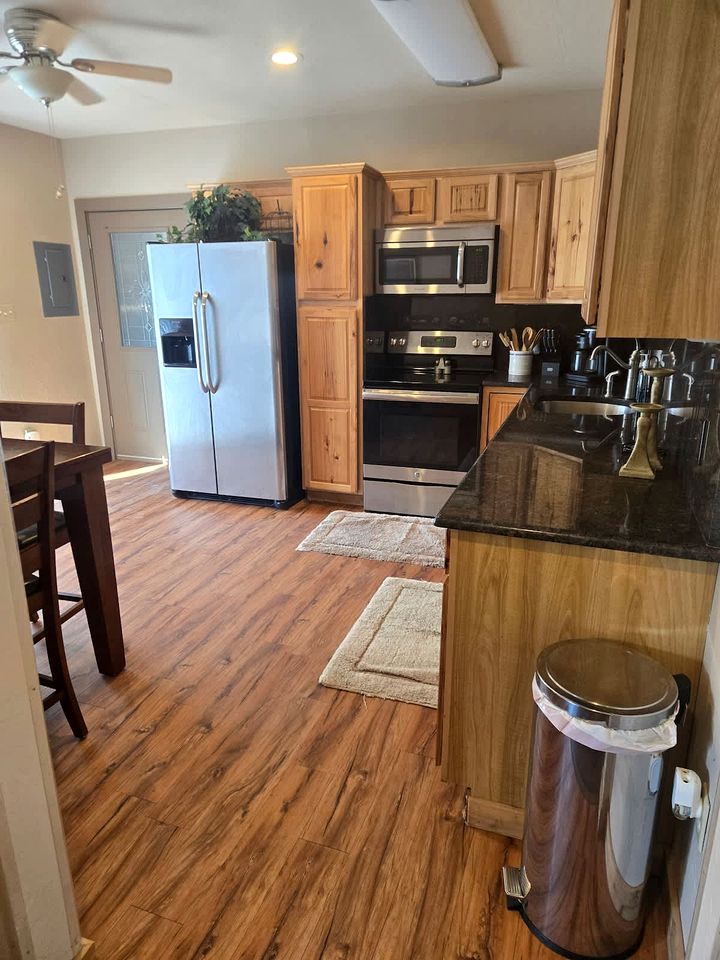 Scenic Waterfront Getaway Retreat with Private Lake Access Near The Cove, Little Elm TX