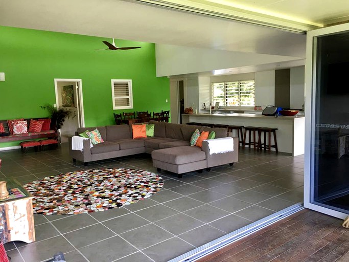 Beautiful Holiday Cottage with Views of a Babbling Creek near Mackay, Queensland - Photo 3