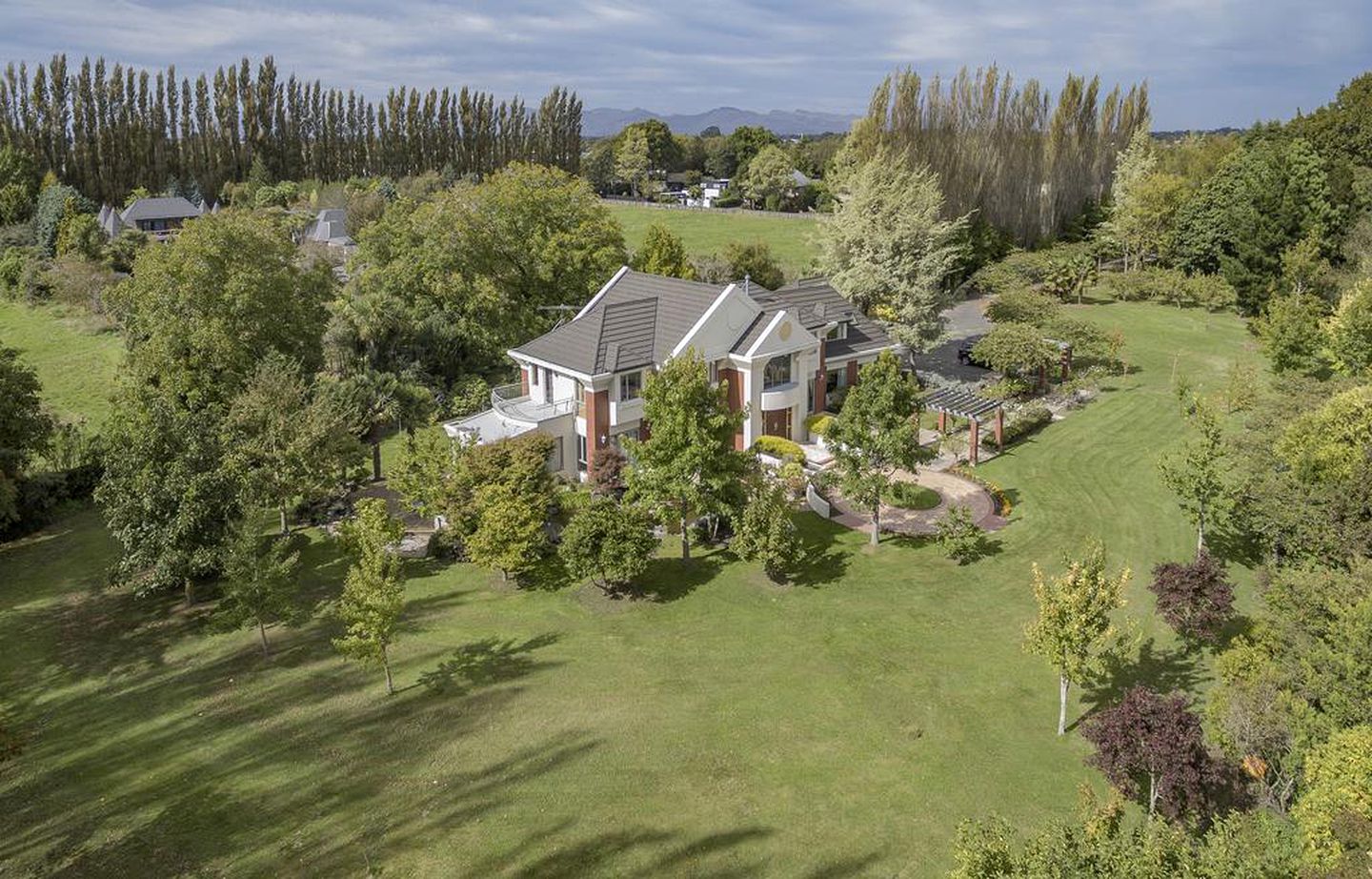 Romantic Bed and Breakfast with Gorgeous Gardens in Christchurch, South Island