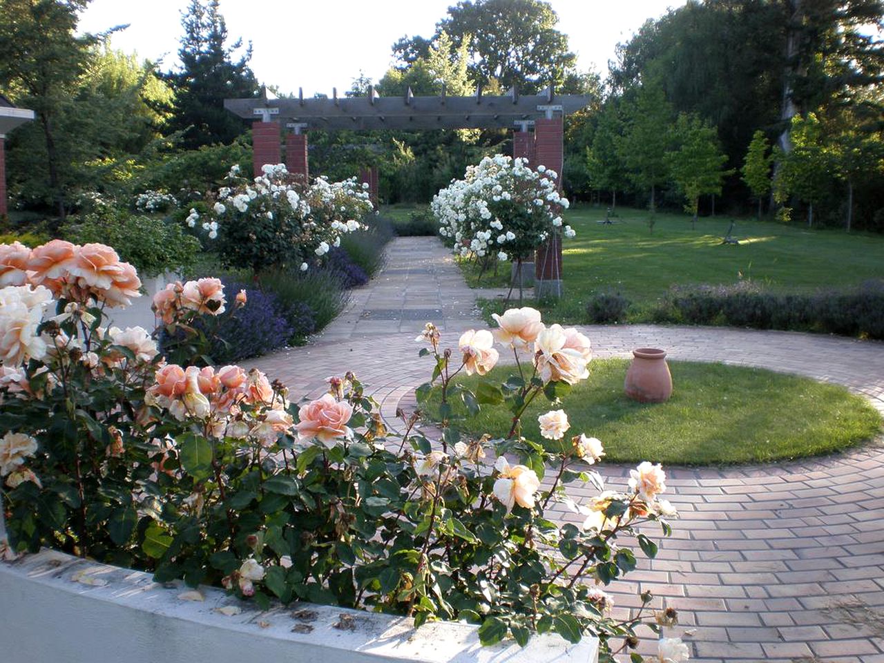 Romantic Bed and Breakfast with Gorgeous Gardens in Christchurch, South Island