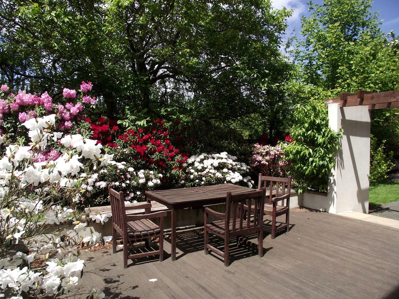 Romantic Bed and Breakfast with Gorgeous Gardens in Christchurch, South Island