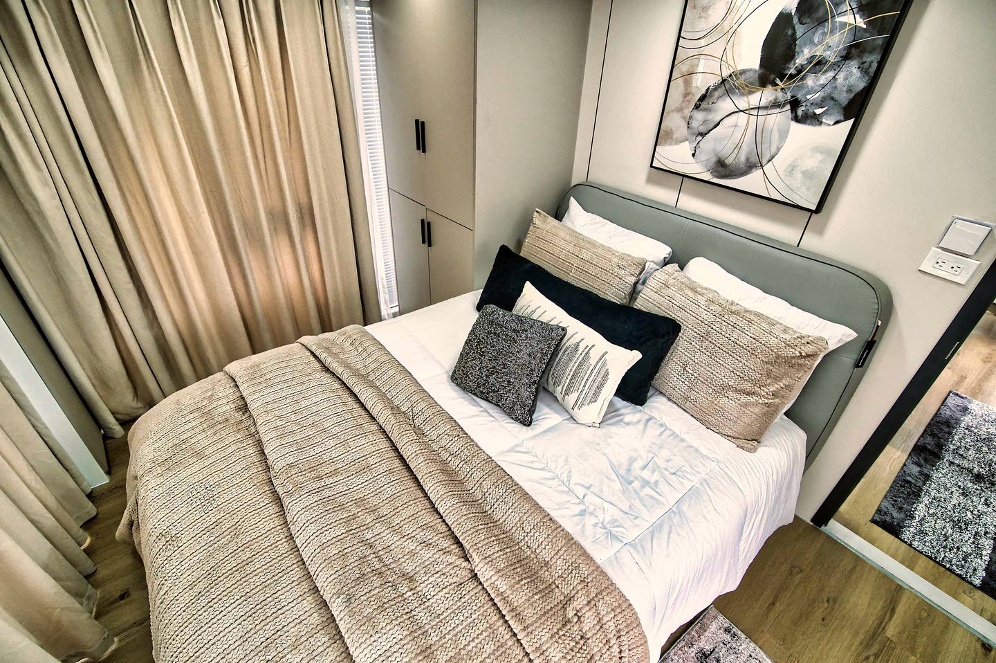 Luxurious Houseboat with Deck Ideal for a Unique Romantic Experience in Florida