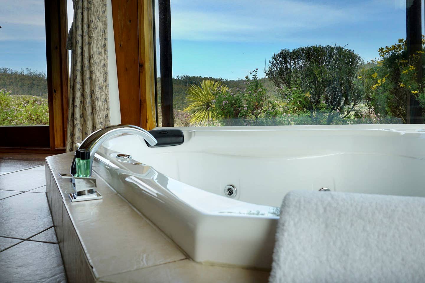 Luxury Huon Valley Accommodation with Sweeping Views for a Romantic Getaway in Tasmania