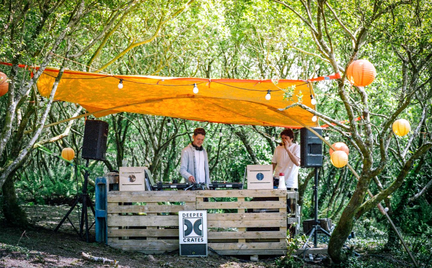 Serene White Canvas Tipi Hideaway near the Beach in Enchanting Cornwall