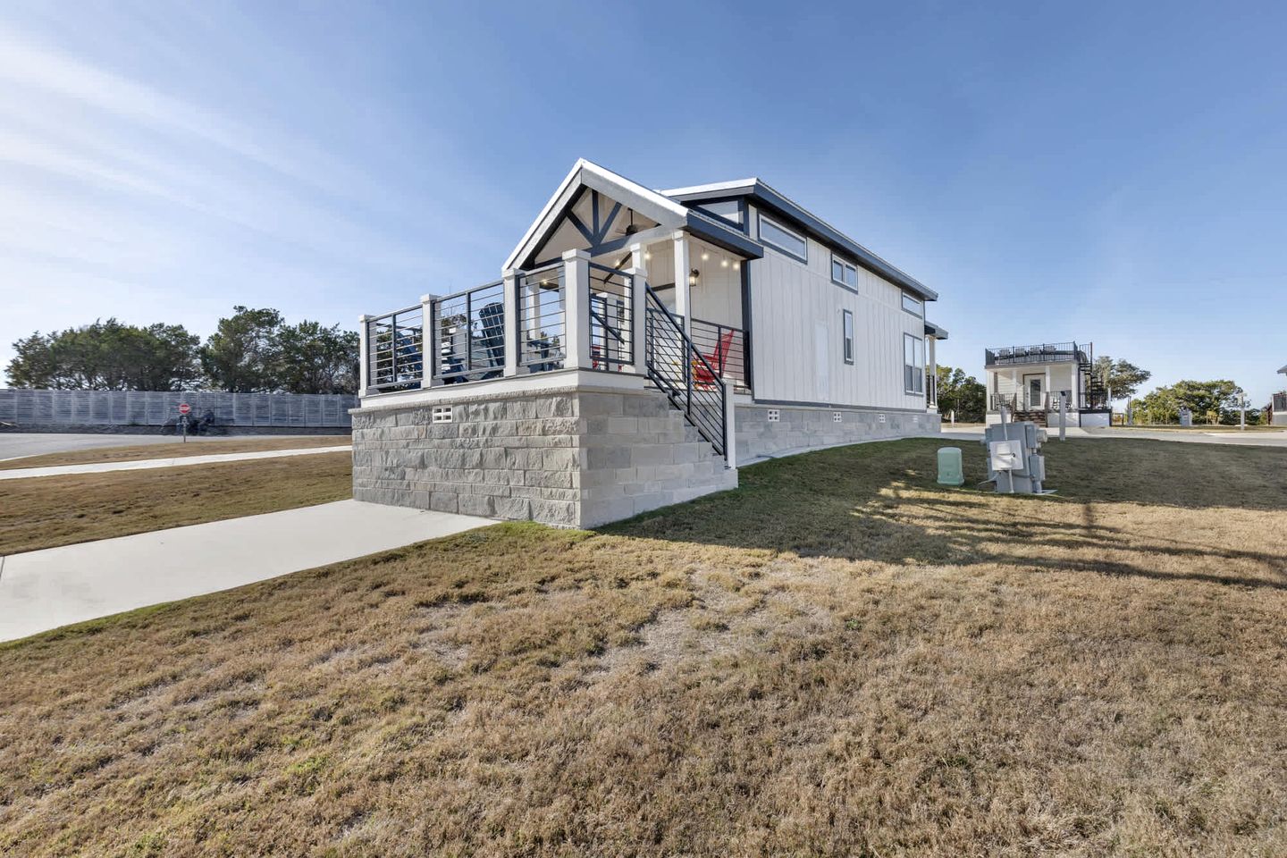 Bright Tiny Home Escape with Resort Amenities Near Fredericksburg, TX