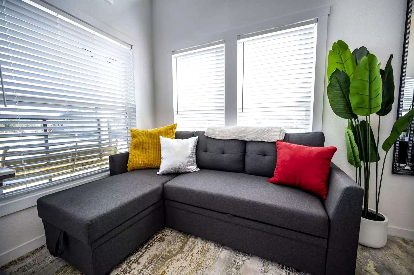 Bright Tiny Home Escape with Resort Amenities Near Fredericksburg, TX