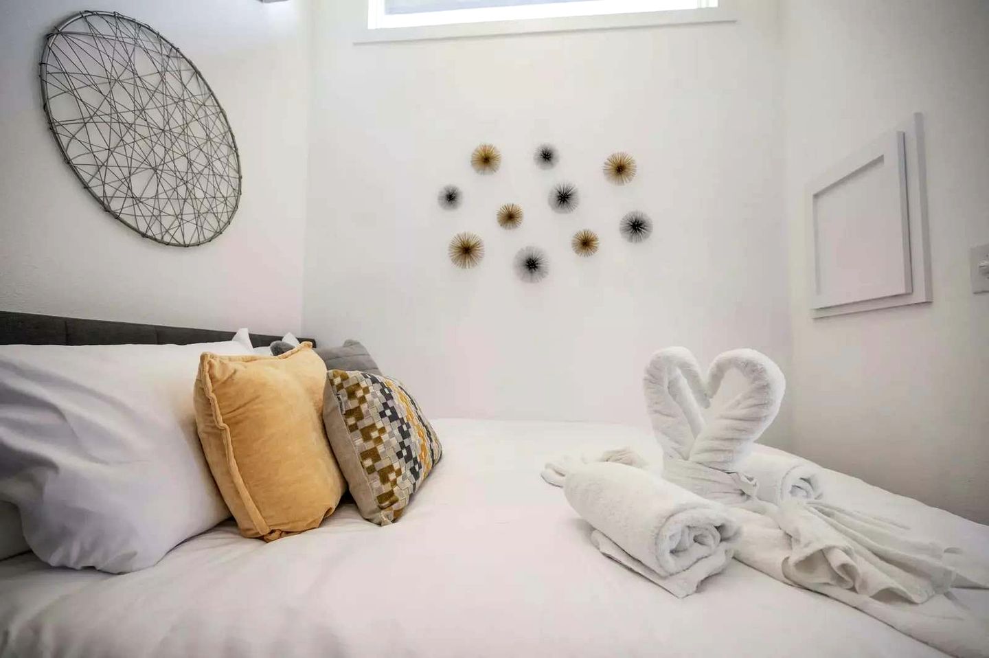 Bright Tiny Home Escape with Resort Amenities Near Fredericksburg, TX