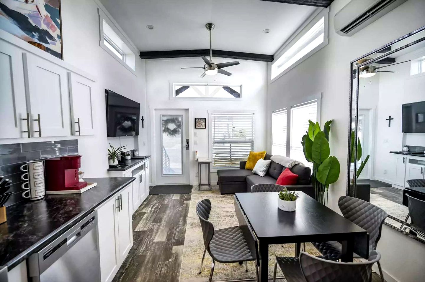 Bright Tiny Home Escape with Resort Amenities Near Fredericksburg, TX