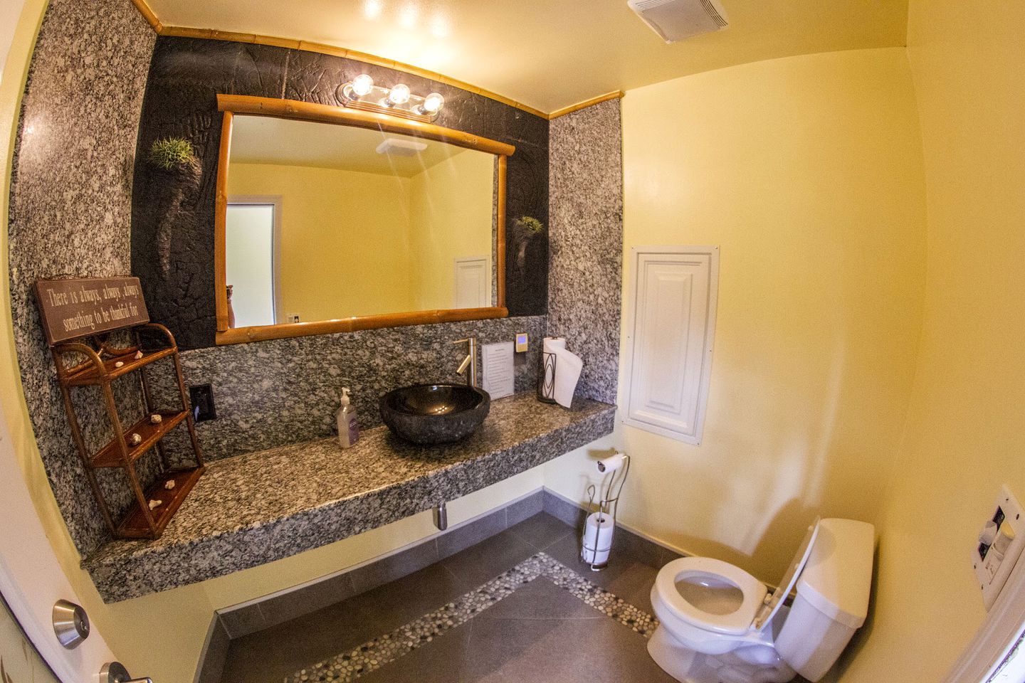 Upscale Lodge Suites on Sustainable Farm and Wellness Retreat near Pahoa, Hawaii