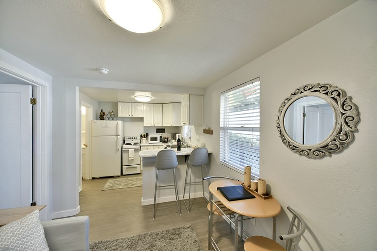 Cottages (United States of America, --, California)