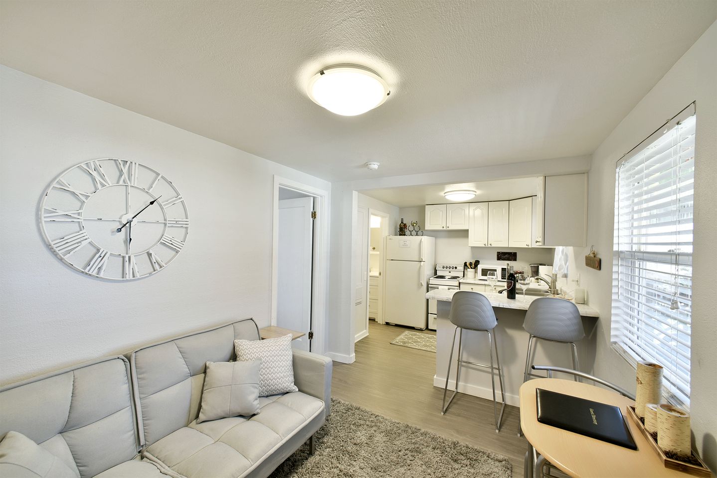 Cozy Farmhouse Cottage with Covered Deck & Scenic Views in Mount Shasta, California