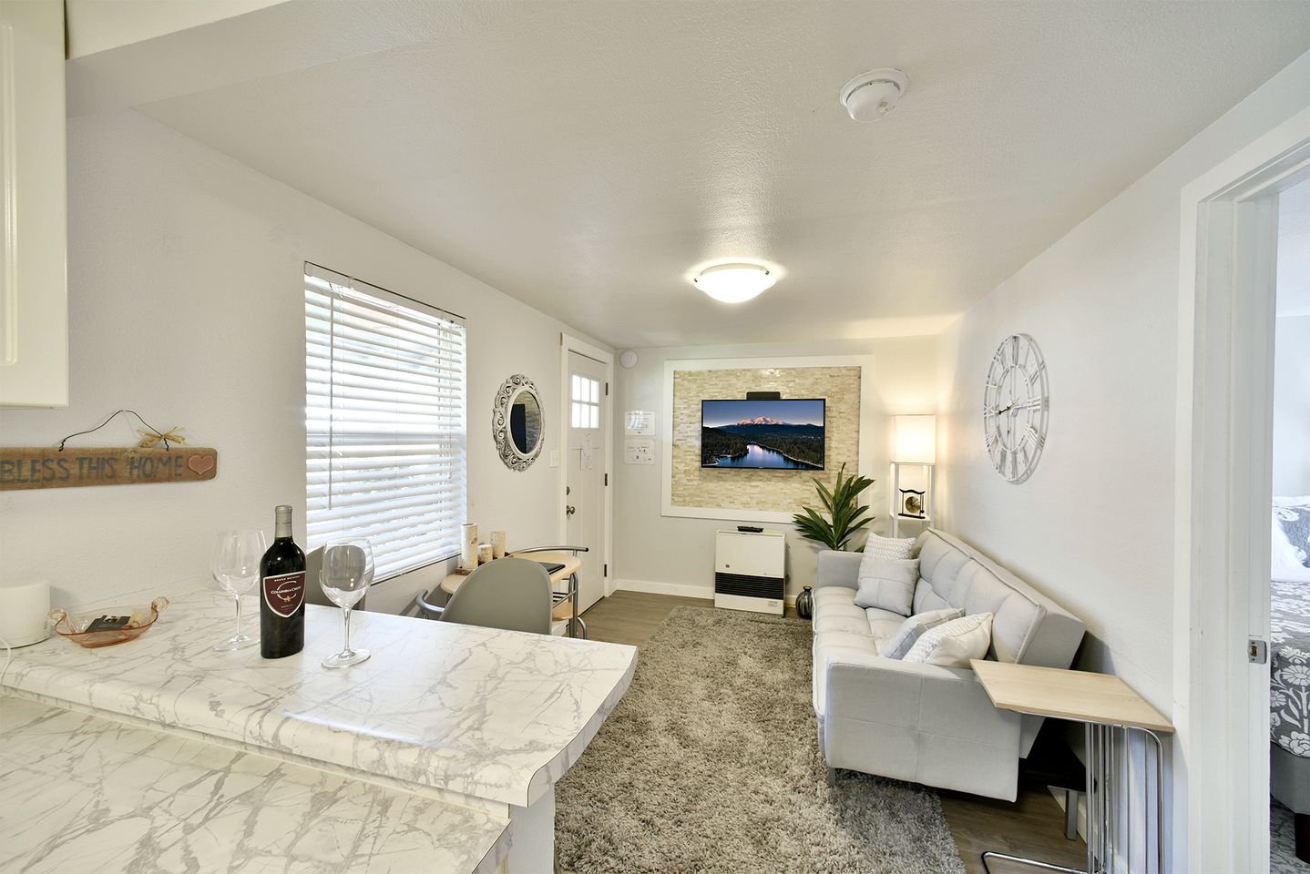 Cozy Farmhouse Cottage with Covered Deck & Scenic Views in Mount Shasta, California