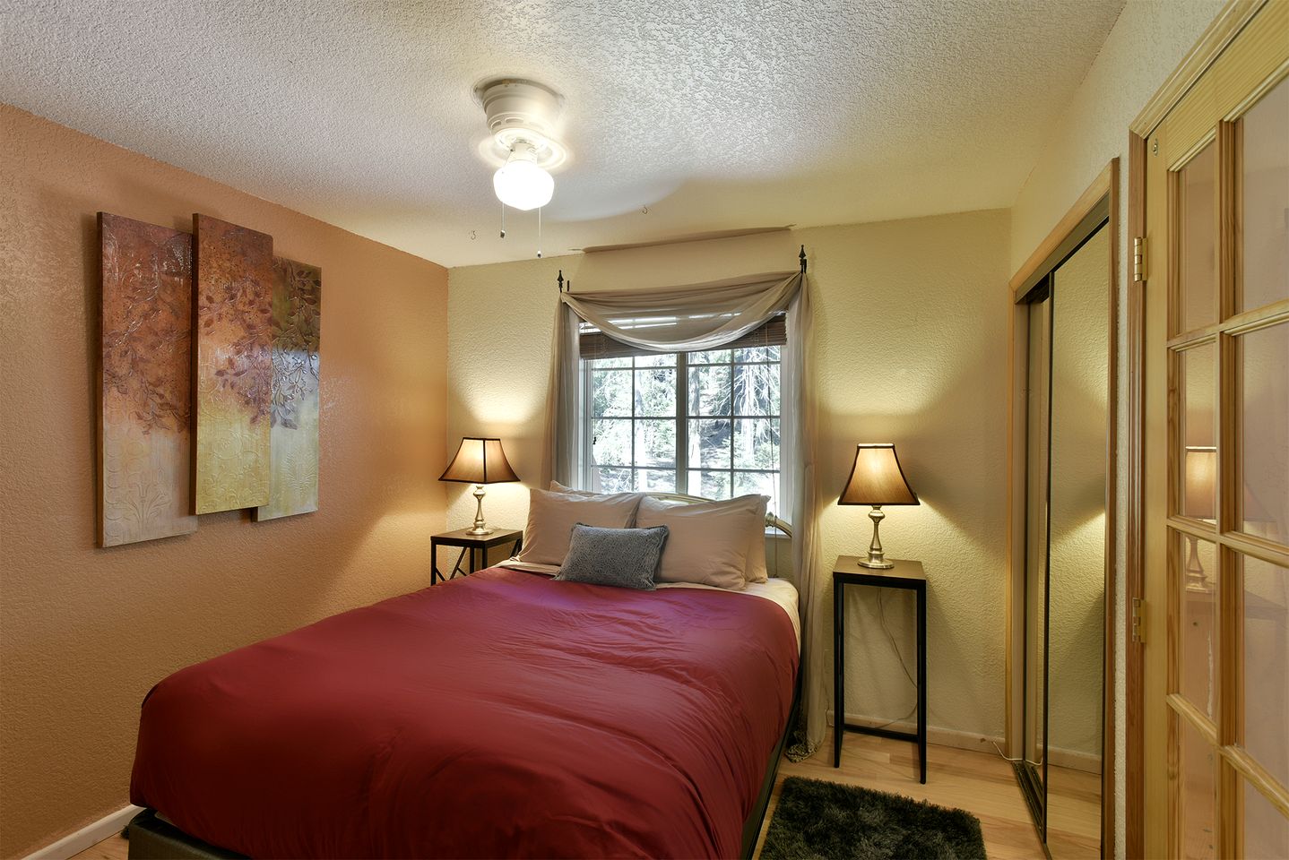 Wonderful Cabin with Hot-tub and Barbecue in Black Butte Ranch, California