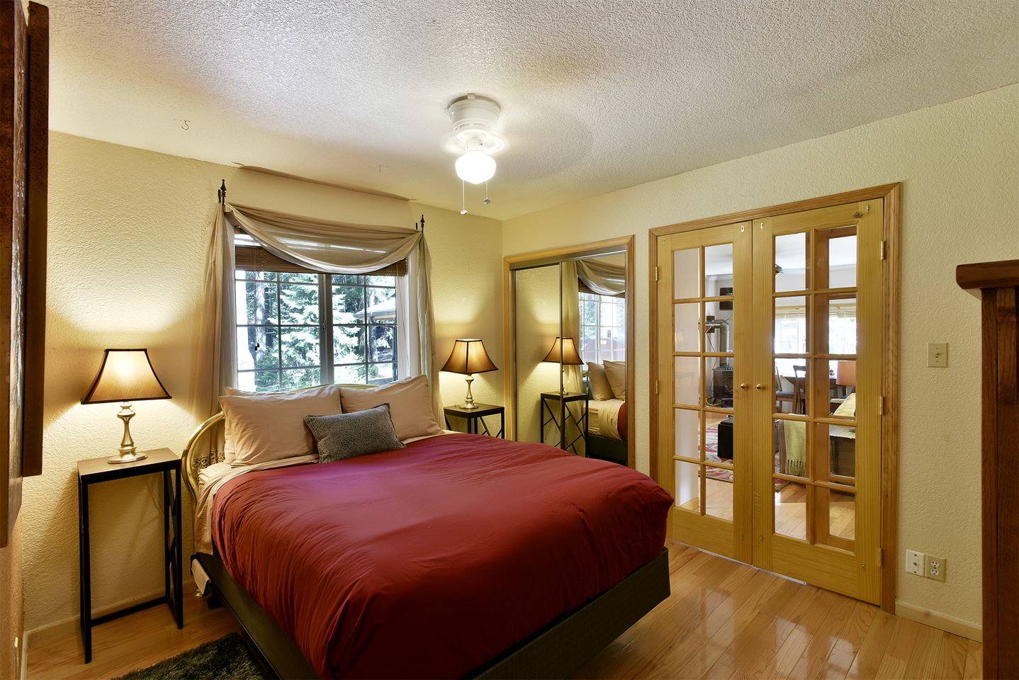 Wonderful Cabin with Hot-tub and Barbecue in Black Butte Ranch, California