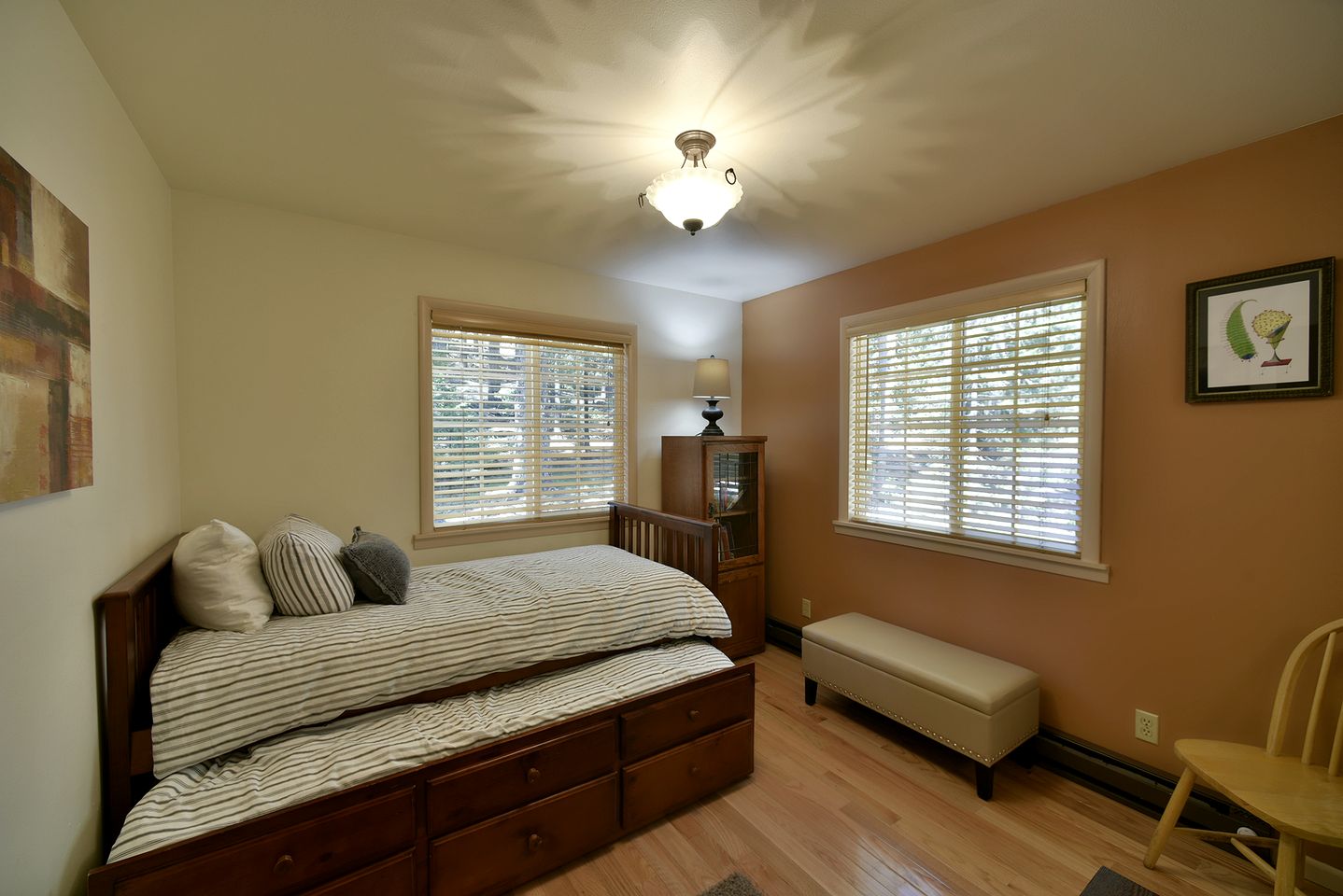 Wonderful Cabin with Hot-tub and Barbecue in Black Butte Ranch, California