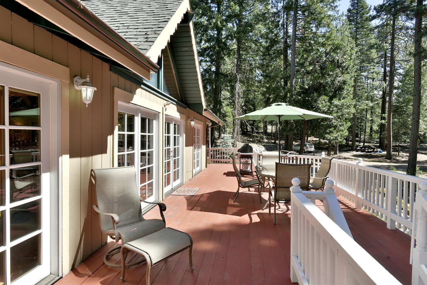 Wonderful Cabin with Hot-tub and Barbecue in Black Butte Ranch, California
