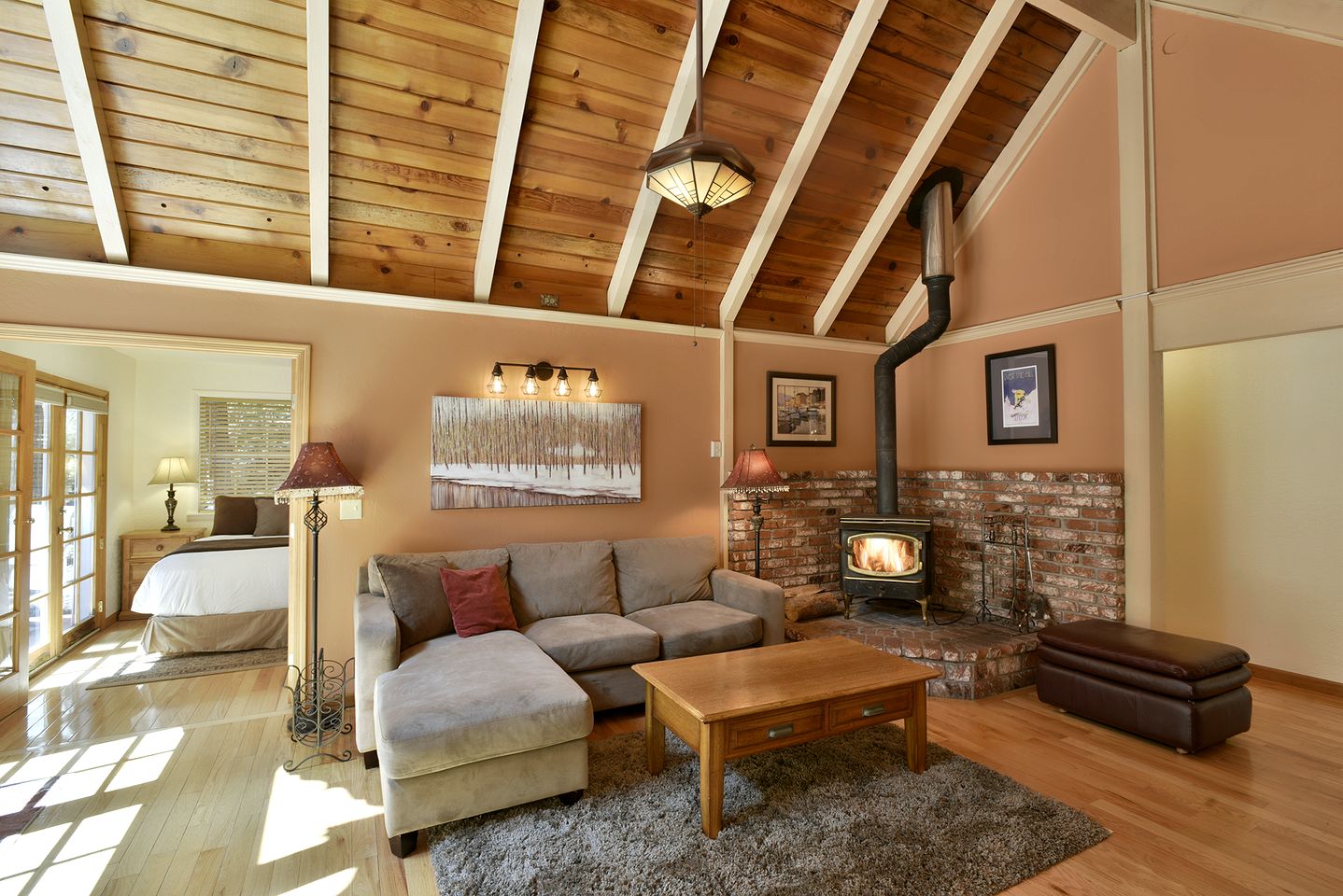 Wonderful Cabin with Hot-tub and Barbecue in Black Butte Ranch, California